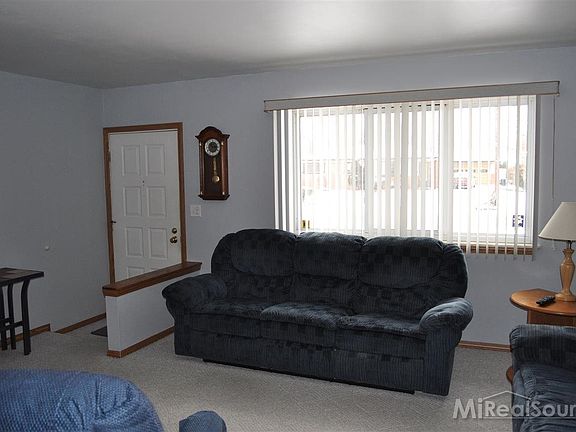 5th image of 25456 Wexford Ave
