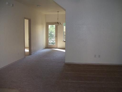 2nd image of 5 Oak Plaza