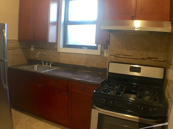 2nd image of 3136 43rd St #2