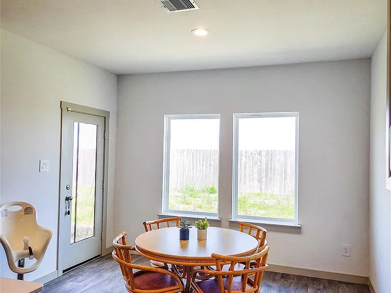 7219 Sunbreeze Ln — Photo 11