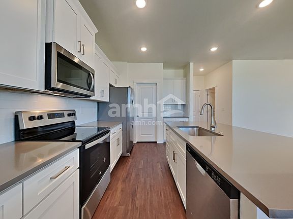 3rd image of 1405 N Alderleaf Ave