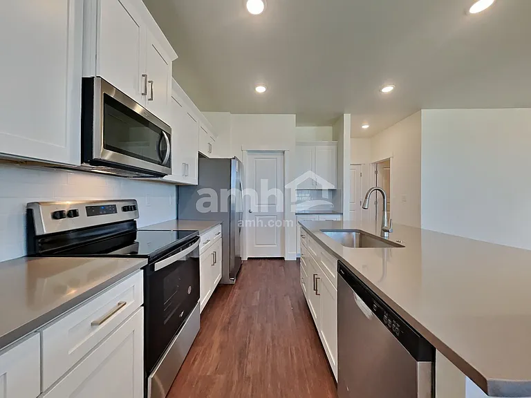 1405 N Alderleaf Ave — Photo 3