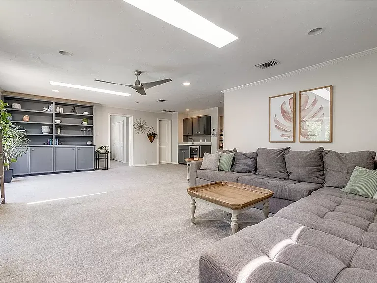 9805 Estate Ln — Photo 26