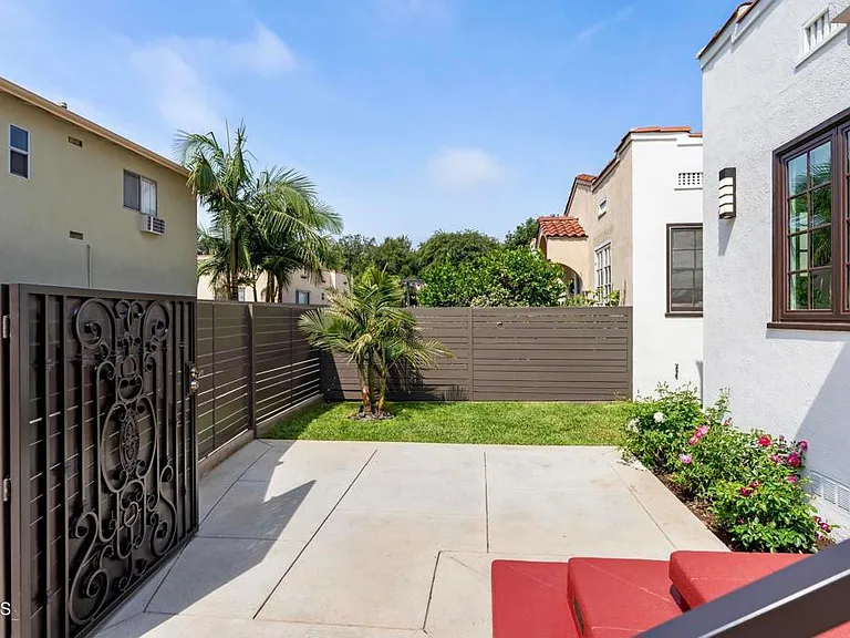 520 S Los Robles Ave #4 — Photo 3