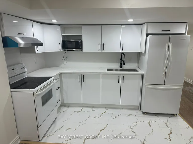 138 Sutherland Ave — Photo 11