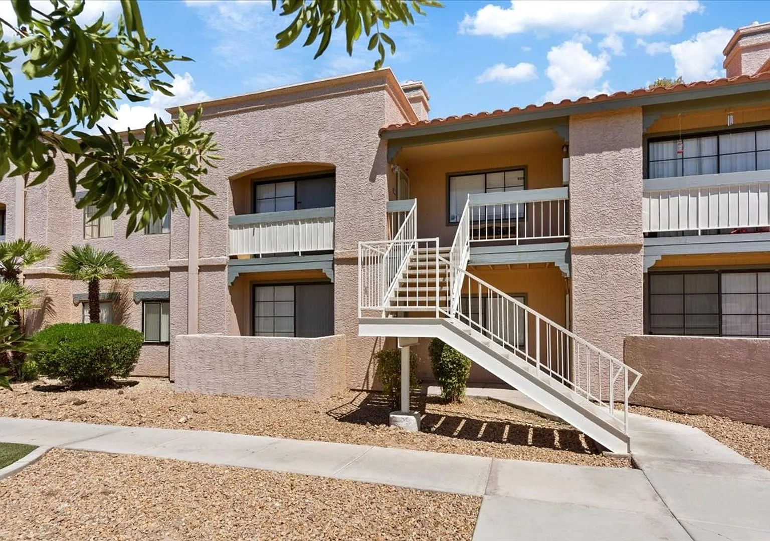 One bedroom one bath Condominium in Alexis Heights! — Photo 3