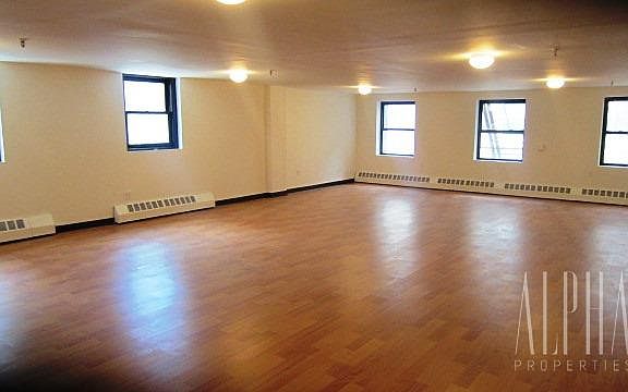 2nd image of 6 Chatham Sq APT 3R