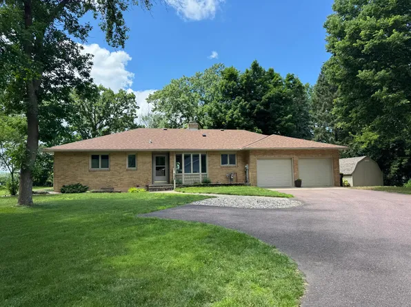 104 Parkwood Pl, Fairmont, MN 56031