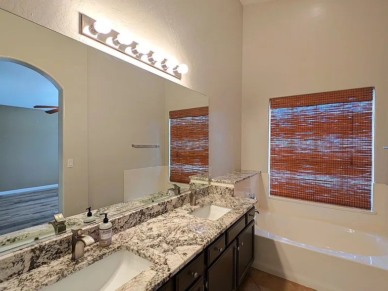 929 N Quail Ln — Photo 23