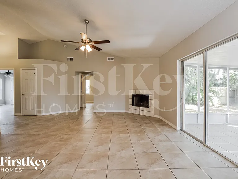 3414 Cove Ct W — Photo 5