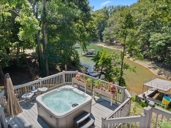 8990 Hawks Cove Rd, Gainesville, GA 30506