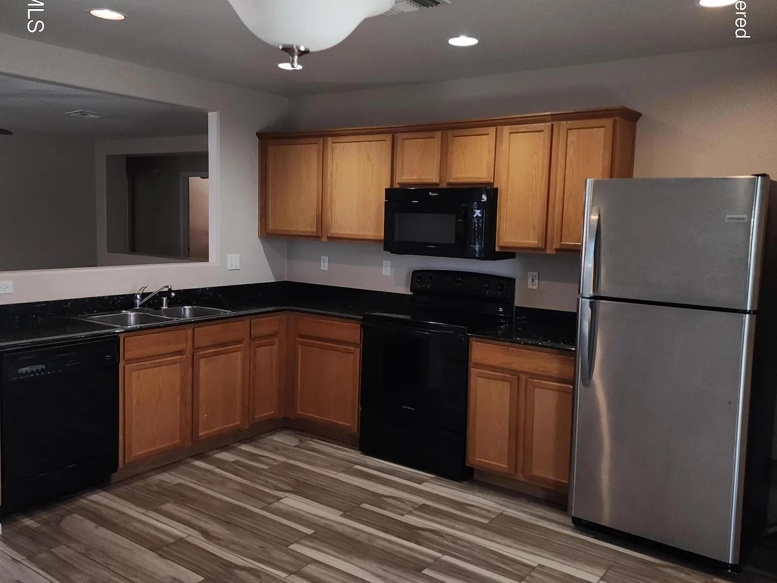 3 bed, 2.0 bath, 1518 sqft, $2,050 — Photo 1