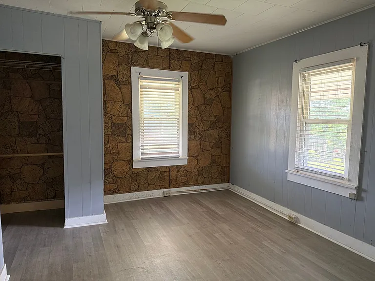 277 E Main St — Photo 21