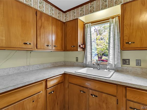 4th image of 175 Margaret Rd