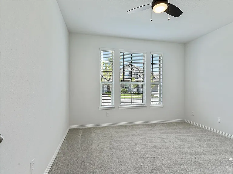3011 Hobbs Ln — Photo 25