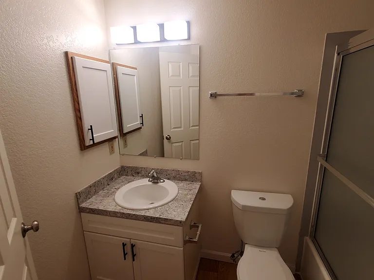 Portage Bay Apartments — Photo 20
