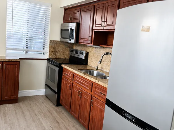 615 NE 8th St APT 1, Hallandale, FL 33009