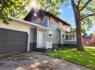 938 W Oregon St, Lapeer, MI 48446