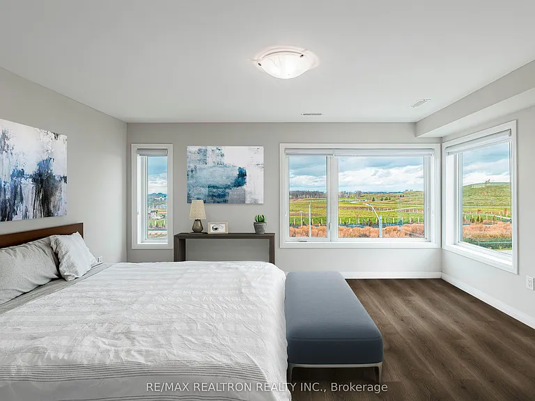 213 Downsview Park Blvd — Photo 35