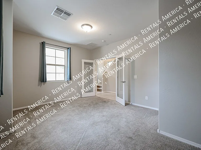 1701 E Dogwood Ln — Photo 3
