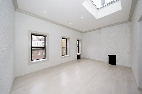 Rented by Icon Realty Management | media 28