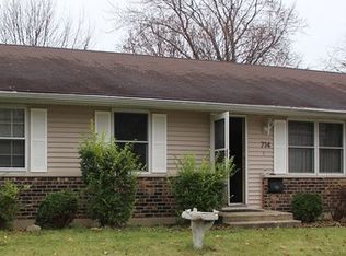 714 Hayward Ave, Streamwood, IL 60107