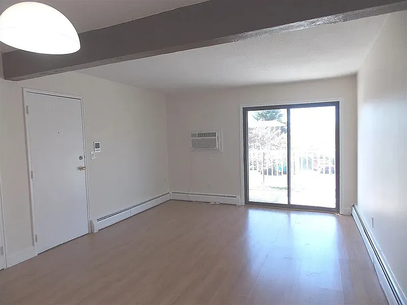 2 bed, 1.0 bath, 749 sqft, $1,790 — Photo 2