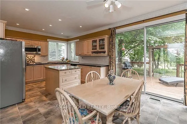 704 Foxcroft Blvd — Photo 8