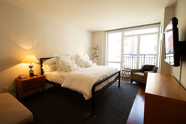 Rented by BARNES New York | media 2
