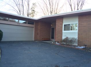 6758 White Pine Dr, Bloomfield Hills, MI