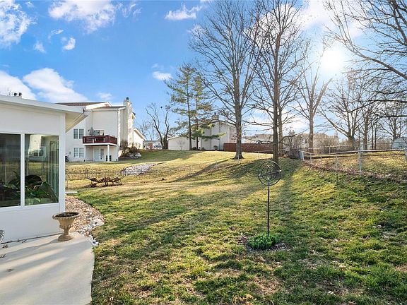 5th image of 305 Aspen Village Dr