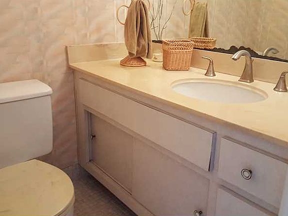 4th image of 300 Bayview Dr APT 1401