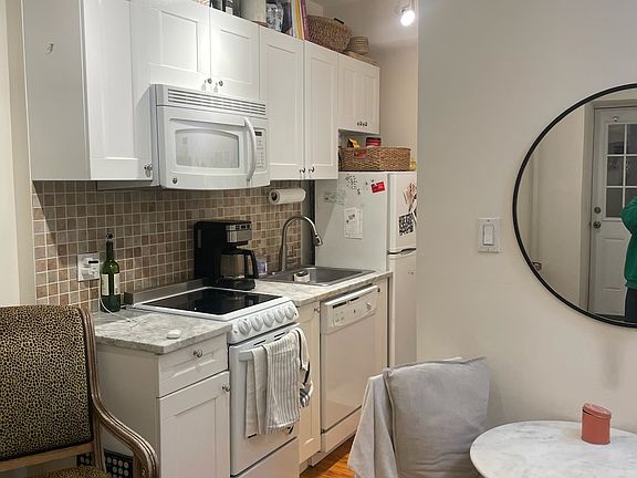 3rd image of 210 W 16th St APT 1H