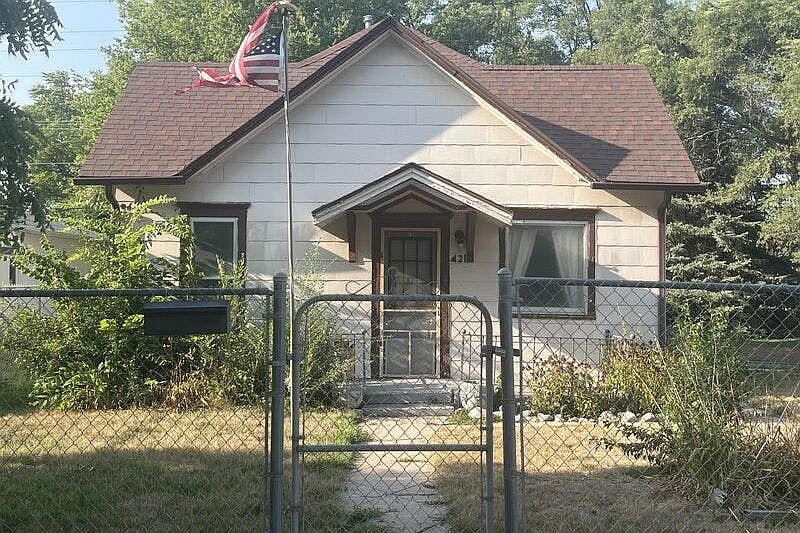 1st image of 421 E 11th St