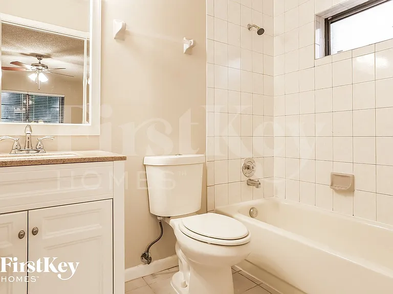 1647 SW 30th Ter — Photo 10