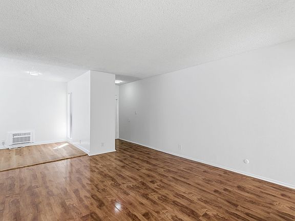 5th image of 6537-6543 Woodley Ave #5