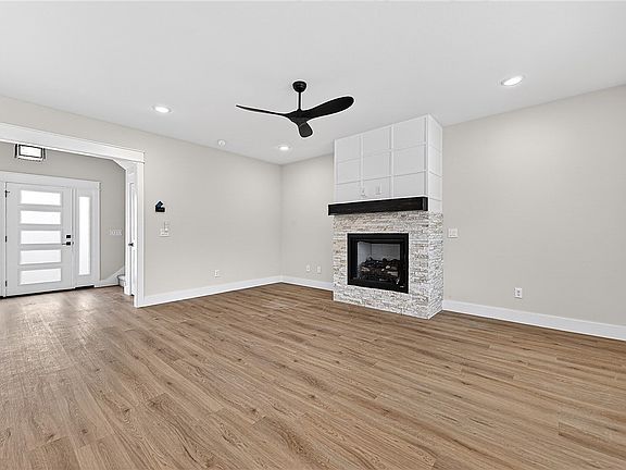 2nd image of 3 Clackmannan Cir