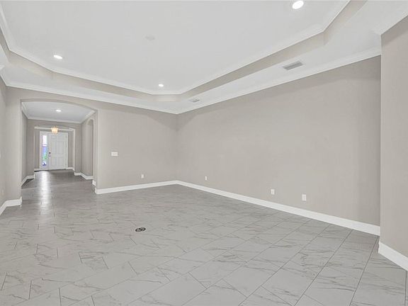 4th image of 330 Deauville Cir