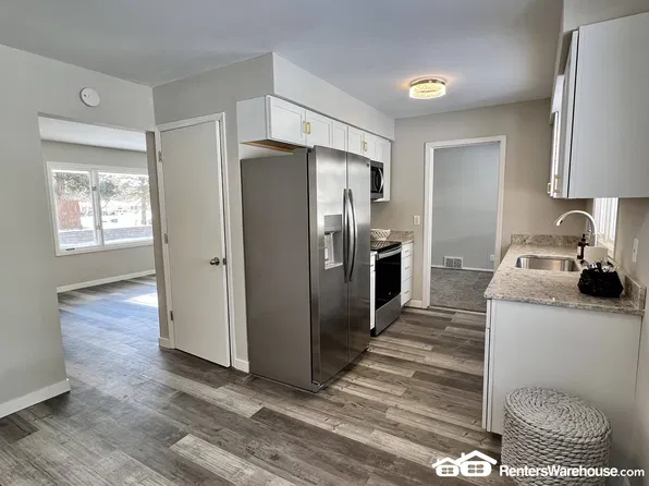 7840 Winsdale St, Golden Valley, MN 55427