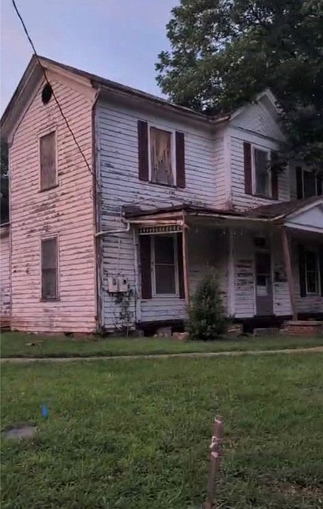 1st image of 124 W Sycamore St