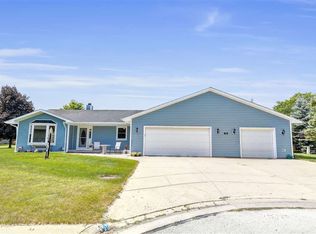 726 Kickapoo Pl, De Pere, WI 54115