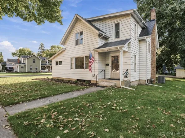 203 N Van Buren St, Batavia, IL 60510