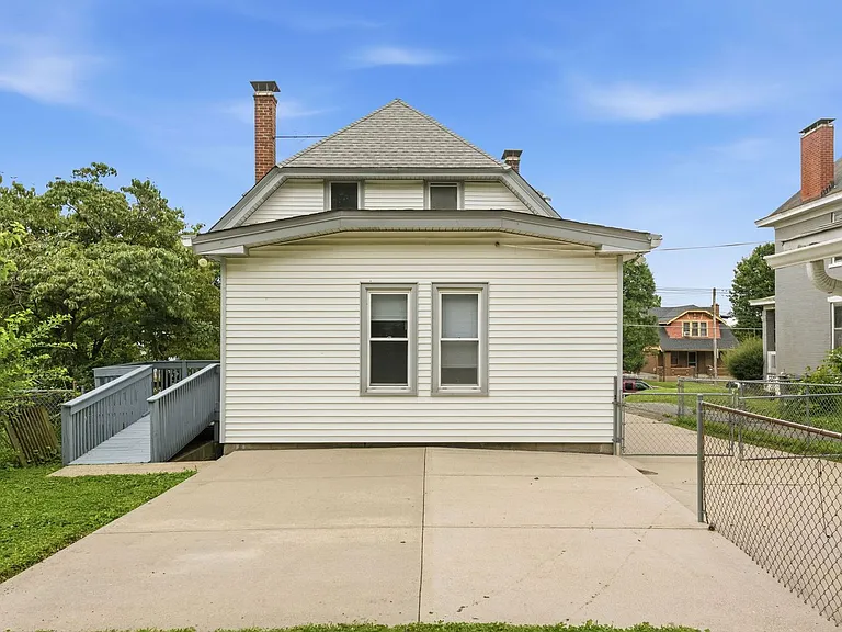 3713 Frances Ave — Photo 48