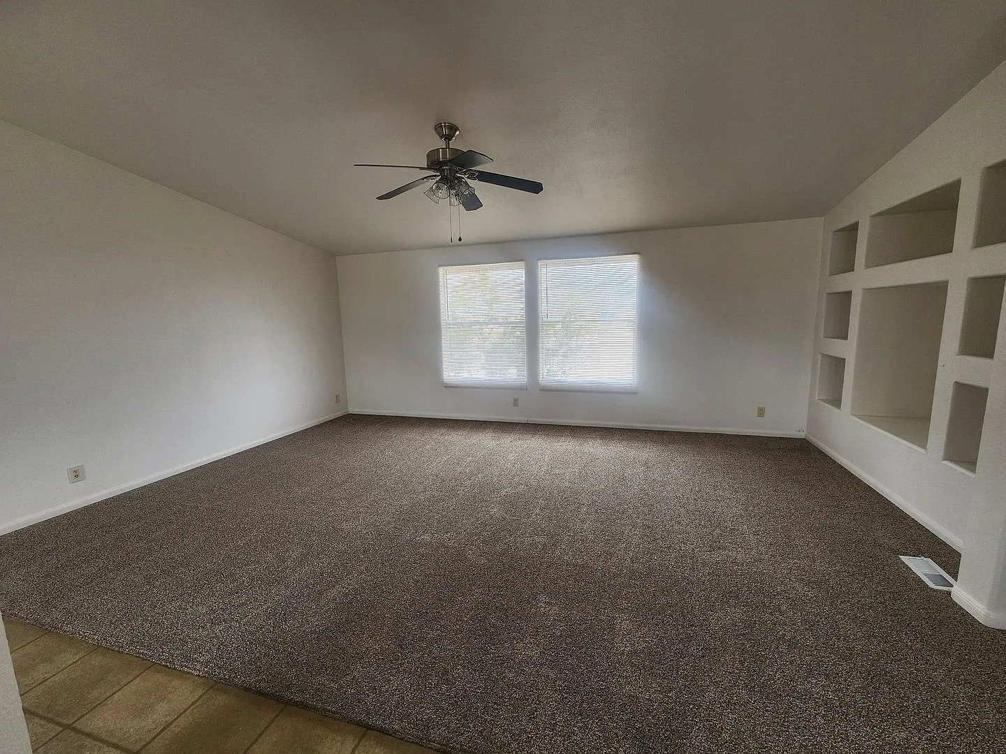 4 Bedrooms in Hansen Tract — Photo 4
