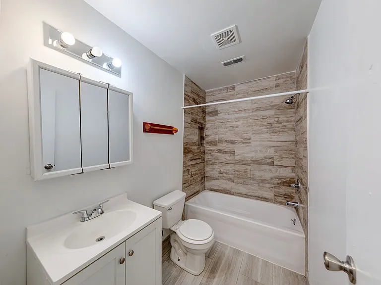 Lawrence Glen Apartments — Photo 56