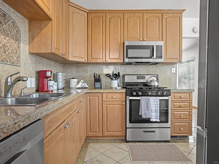 4614 Saratoga Ave — Photo 22