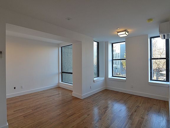 3rd image of 1068 Putnam Ave #A2