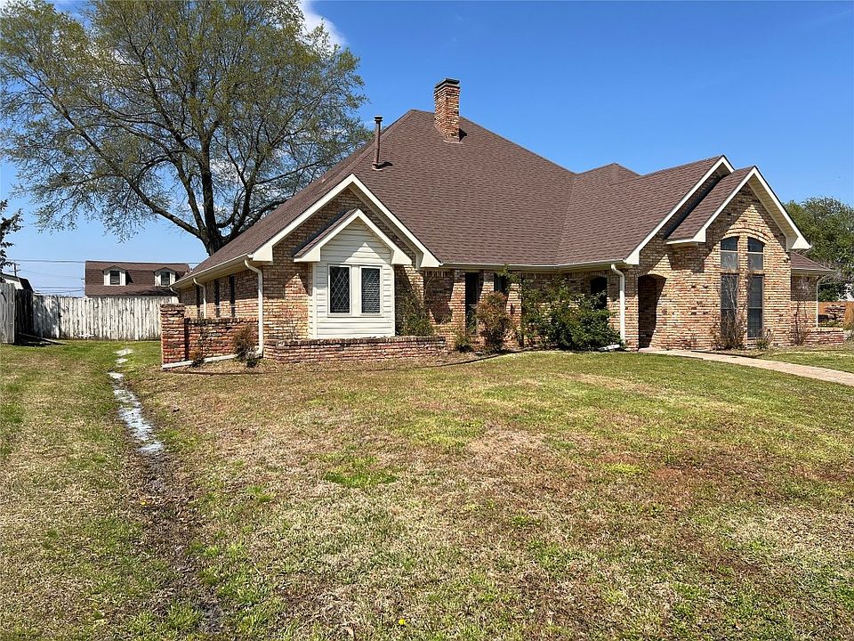 1st image of 2755 Oak Creek Dr