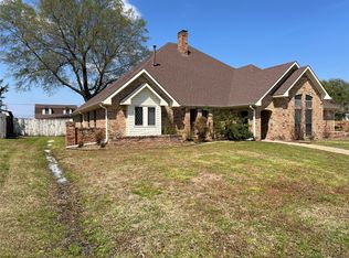 2755 Oak Creek Dr, Paris, TX 75462