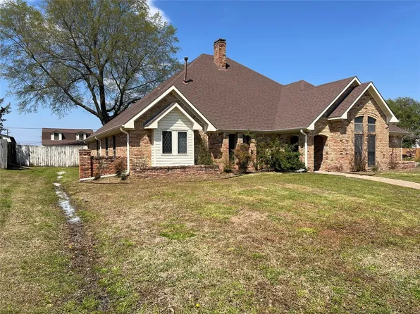 2755 Oak Creek Dr, Paris, TX 75462